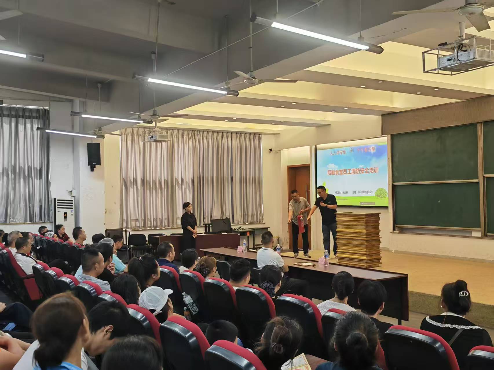 1756198976101253.jpg 8.26 食堂员工培训.jpg