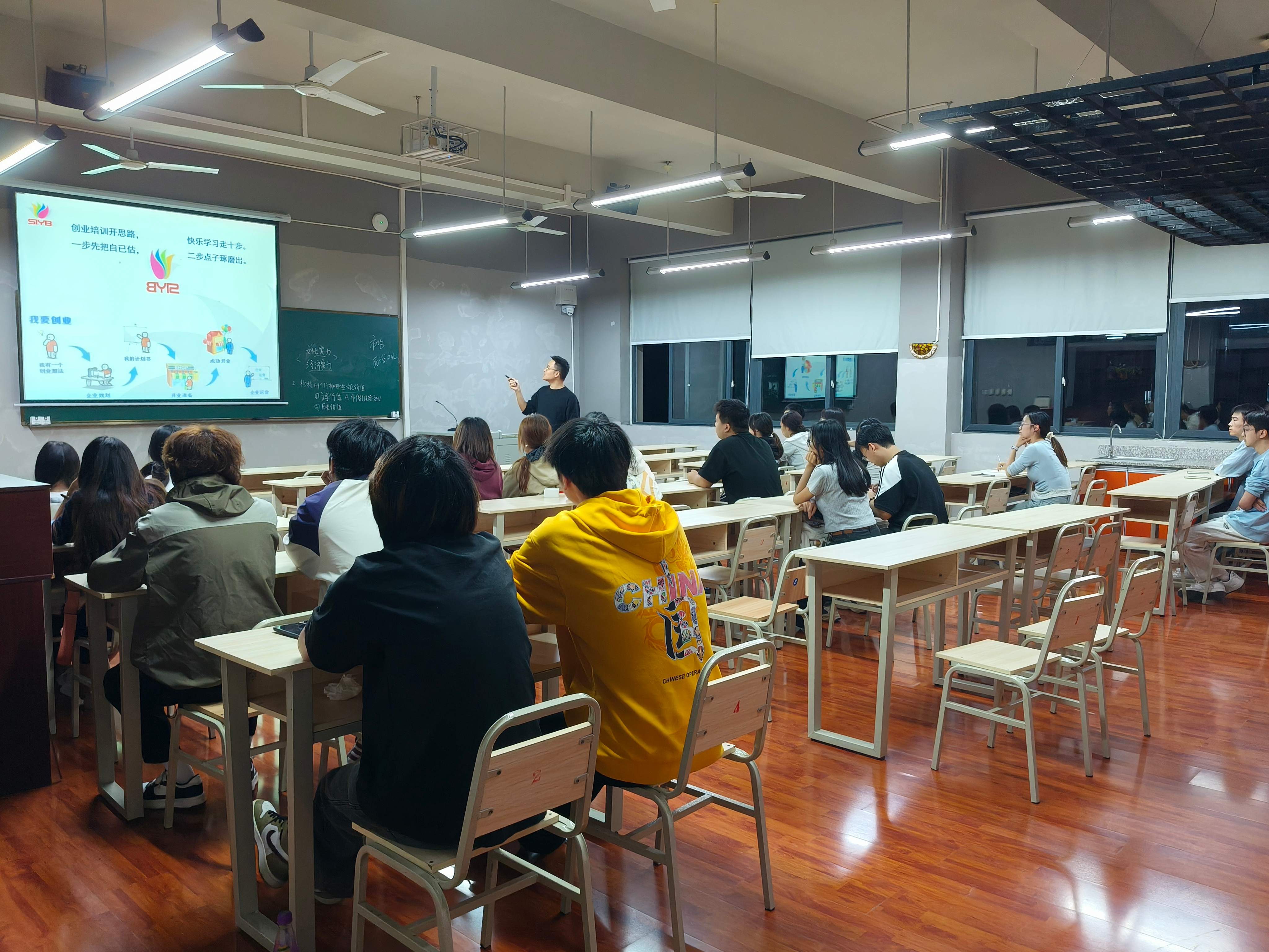 1760943115273294.jpg 1760943115273294.jpg