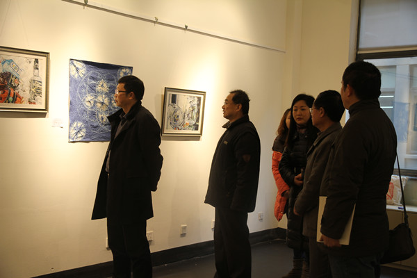 参观艺术馆.jpg