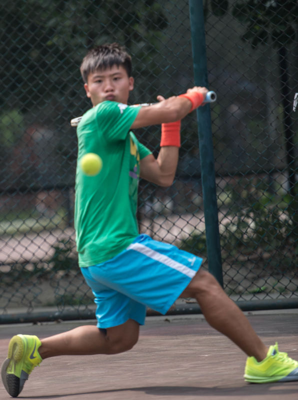 6-3. 龚飞华反手切削球.jpg