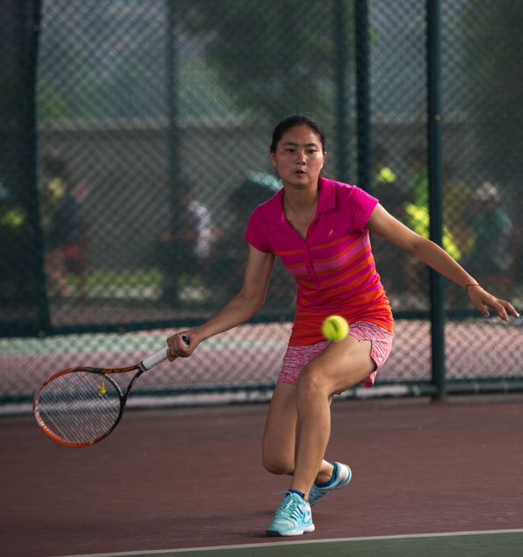 10. 杨清 正手击球.jpg