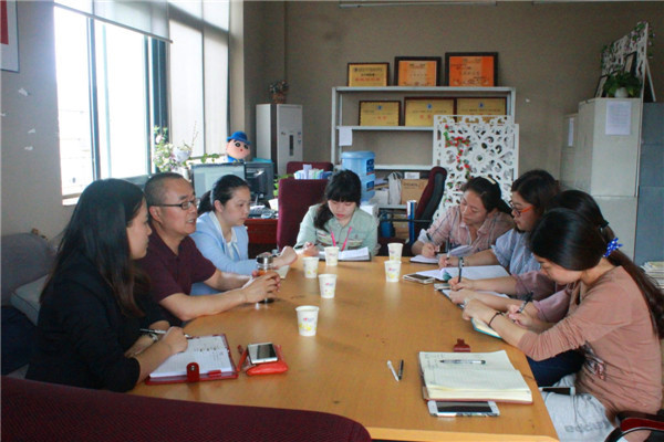 桑书记发言(左一 李菲 左二 桑作银 右一 马倩)_副本.jpg