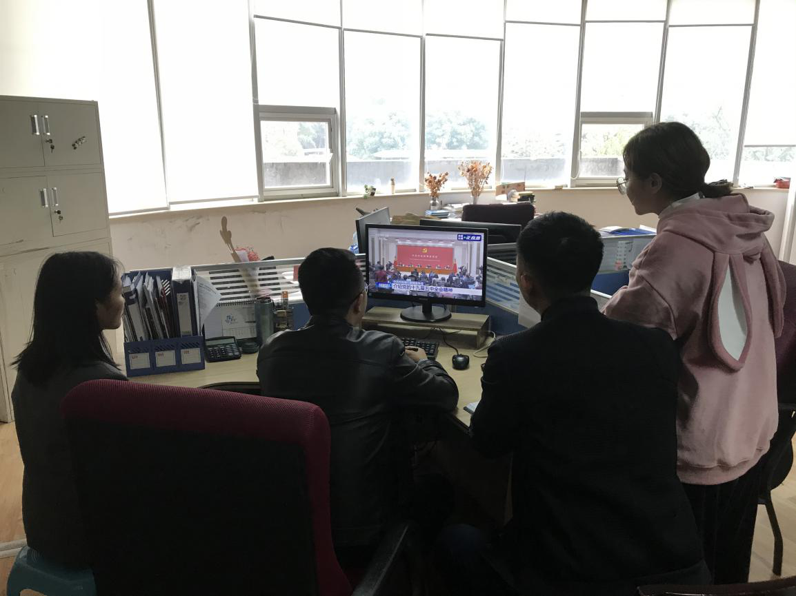 学院机关党员观看发布会现场（3）.png